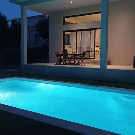 Spacieuse Avec Piscine, Secteur Tres Calme فيلة نيم