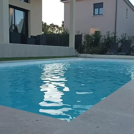 Villa Spacieuse Avec Piscine, Secteur Tres Calme Nimes