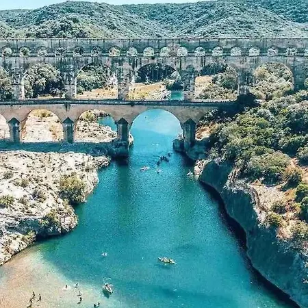 Spacieuse Avec Piscine, Secteur Tres Calme فيلة نيم