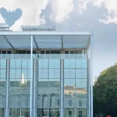 Spacieuse Avec Piscine, Secteur Tres Calme Villa