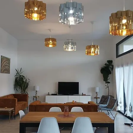 Villa Spacieuse Avec Piscine, Secteur Tres Calme