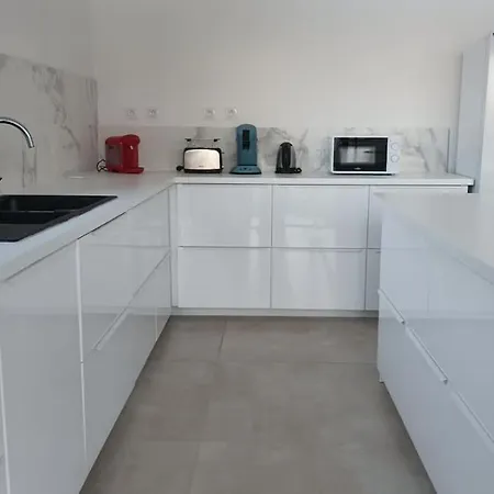 Villa Spacieuse Avec Piscine, Secteur Tres Calme *