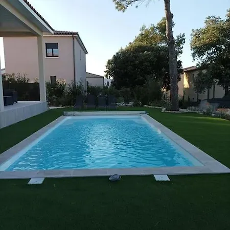Spacieuse Avec Piscine, Secteur Tres Calme *