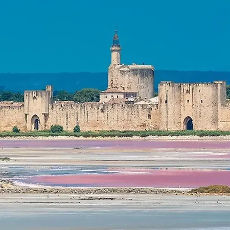 Spacieuse Avec Piscine, Secteur Tres Calme نيم