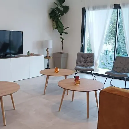 Spacieuse Avec Piscine, Secteur Tres Calme فيلة