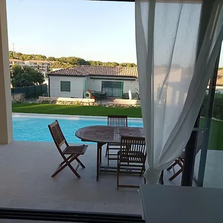 Spacieuse Avec Piscine, Secteur Tres Calme فيلة