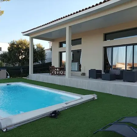 Villa Spacieuse Avec Piscine, Secteur Tres Calme